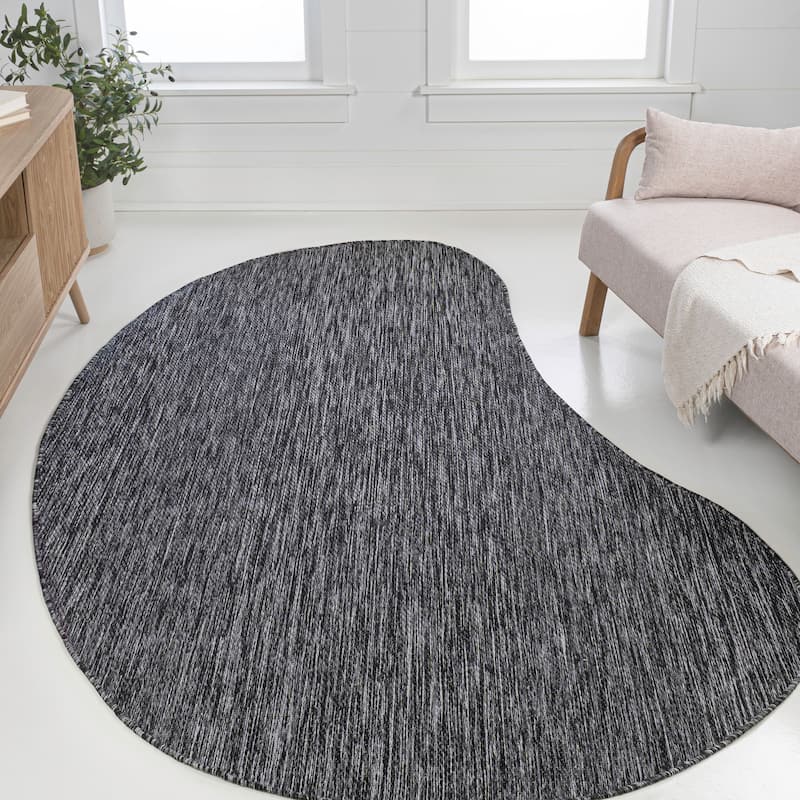 JONATHAN Y Evan Modern Rustic Organic Curve Indoor/Outdoor Shaped Area Rug - 5' x 8' - Dark Gray