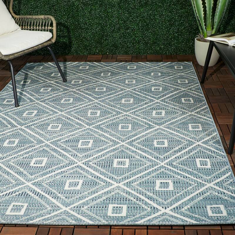 Annika Diamond Trellis Pattern Indoor/ Outdoor Area Rug
