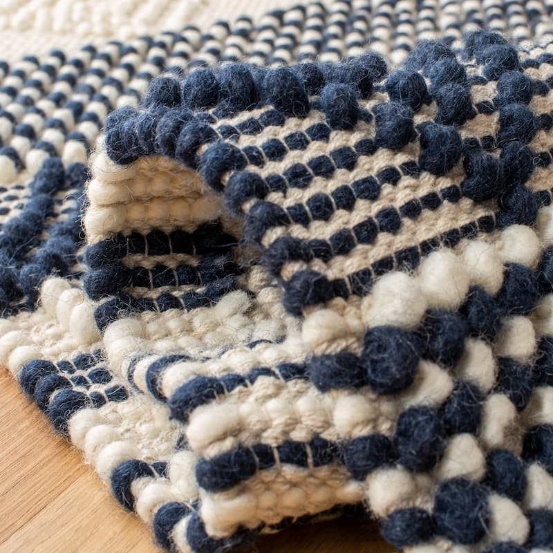 SAFAVIEH Handmade Natura Annedorte Wool Rug