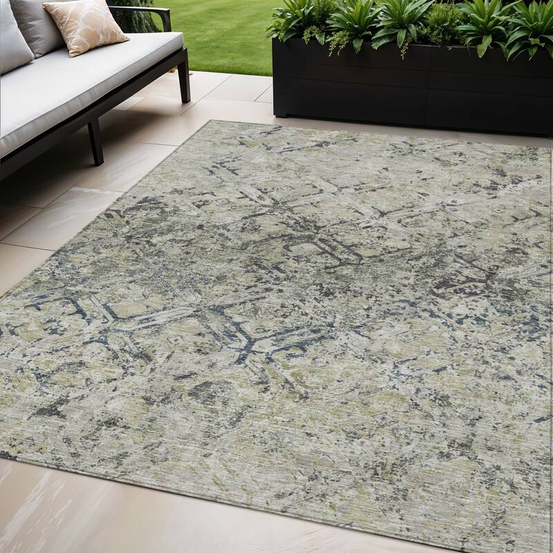 HomeRoots Geometric Transitional Rectangle Outdoor Rug - 5' X 8'