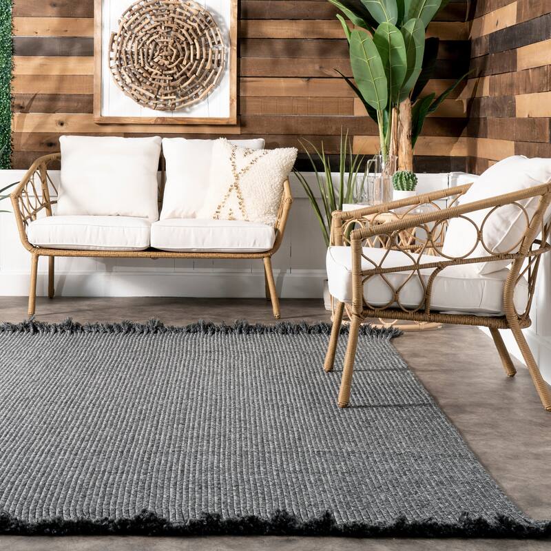 Nuloom Braided Courtney Tassel Indoor/Outdoor Area Rug