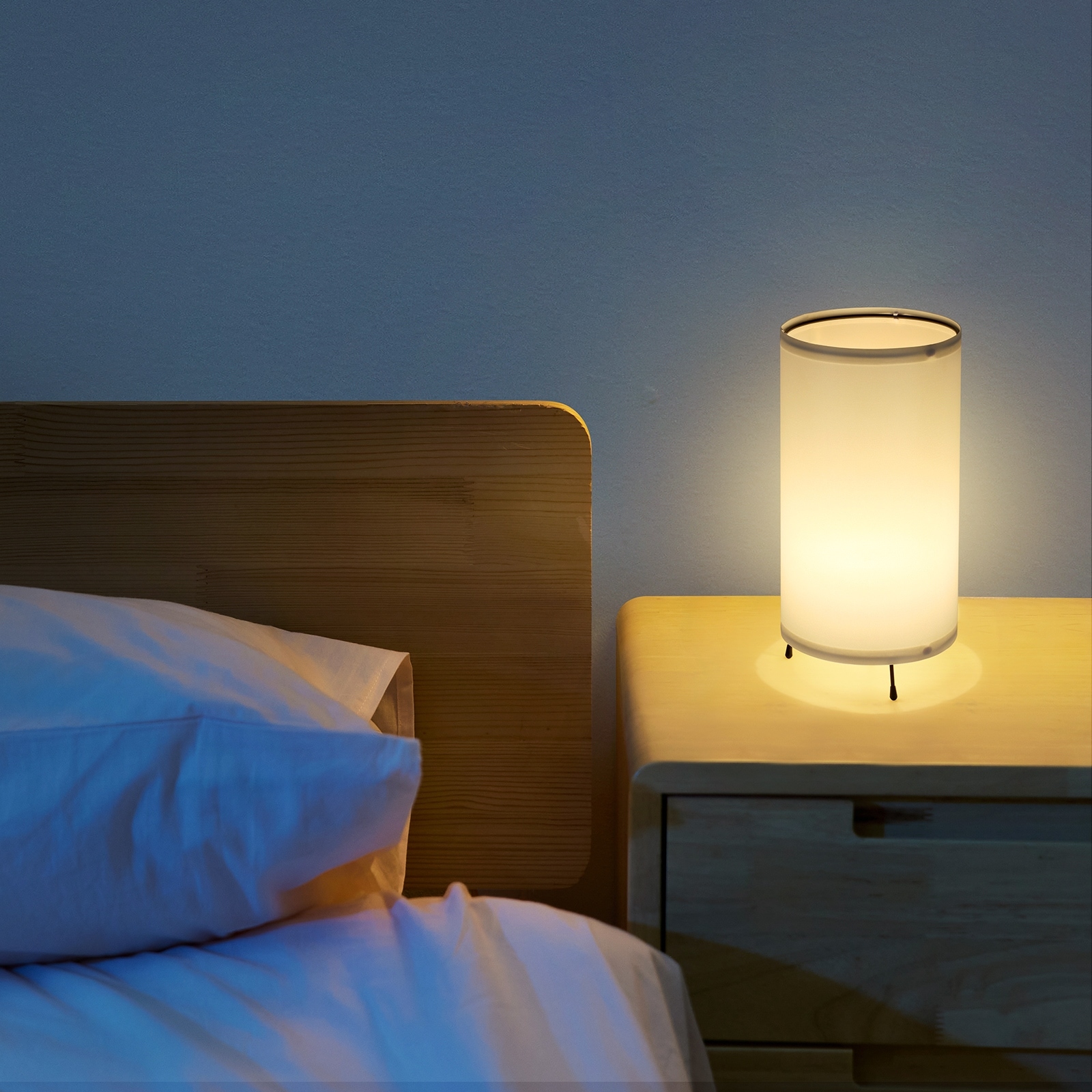 Set of 2 Small Bedside Table Lamps with Simple Metal Base On