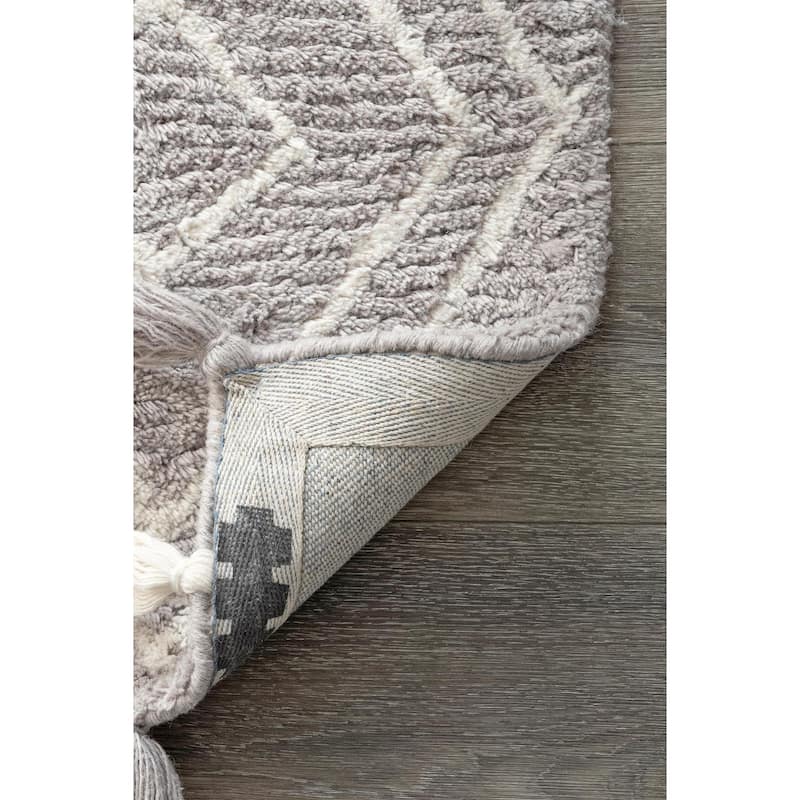 Nuloom Handmade Plush Boho Tribal Diamond Tassel Shag Rug