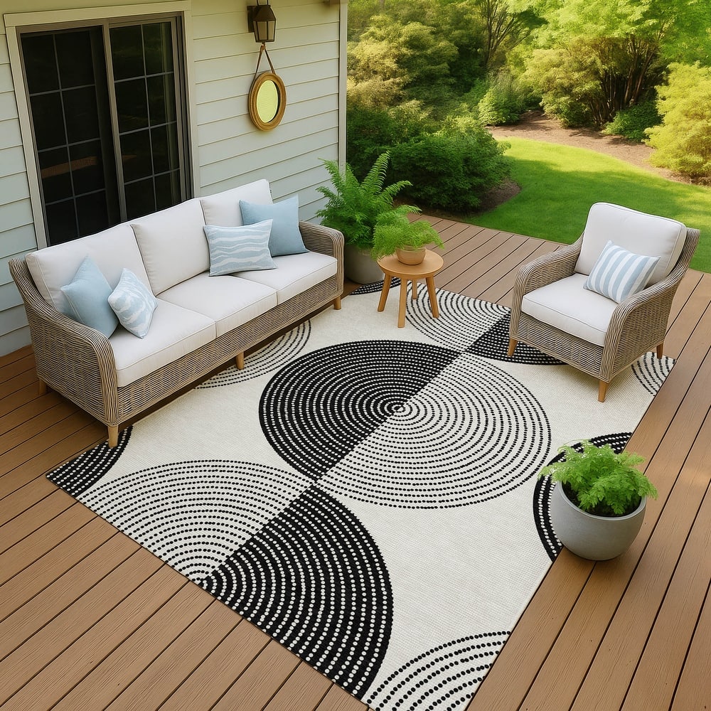 Machine Washable Indoor/ Outdoor Geo Circles Chantille Rug