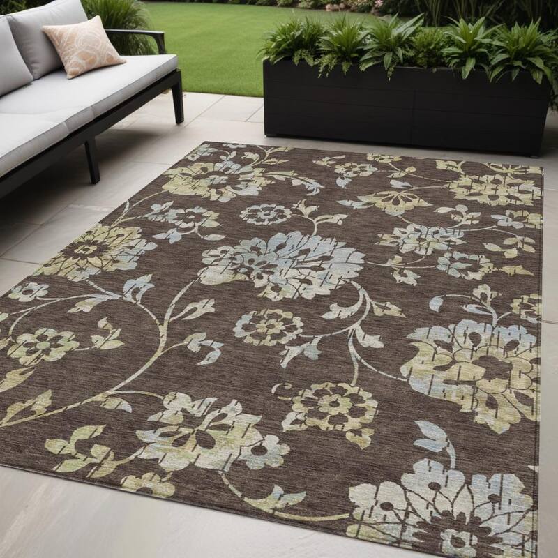 HomeRoots Floral Transitional Rectangle Outdoor Rug - 5' X 8'