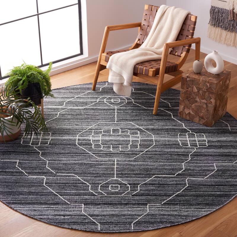 SAFAVIEH Handmade Kilim Kamlesh Moroccan Boho Rug - 7' Round - Black/Ivory - Round