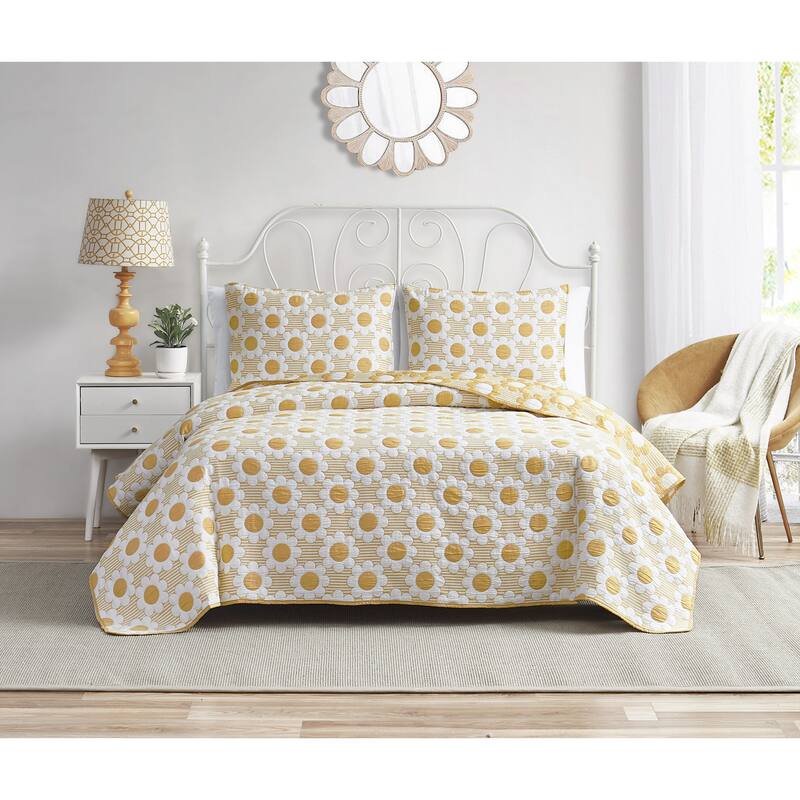 DESIGN STUDIO Daisy Flower Soft Matelasse Jacquard Quilt Set - Yellow - King