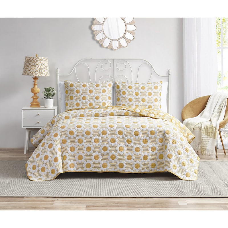 DESIGN STUDIO Daisy Flower Soft Matelasse Jacquard Quilt Set