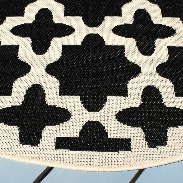 SAFAVIEH Courtyard Dorthey Indoor/ Outdoor Patio Backyard Rug