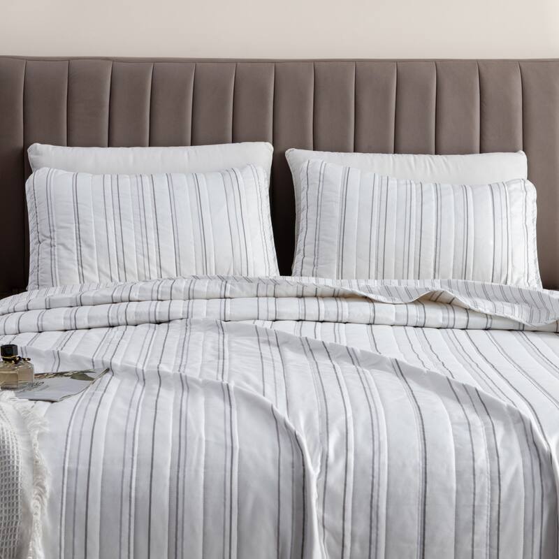 Premium Delicate Stripes Microfiber Quilt Set With Shams