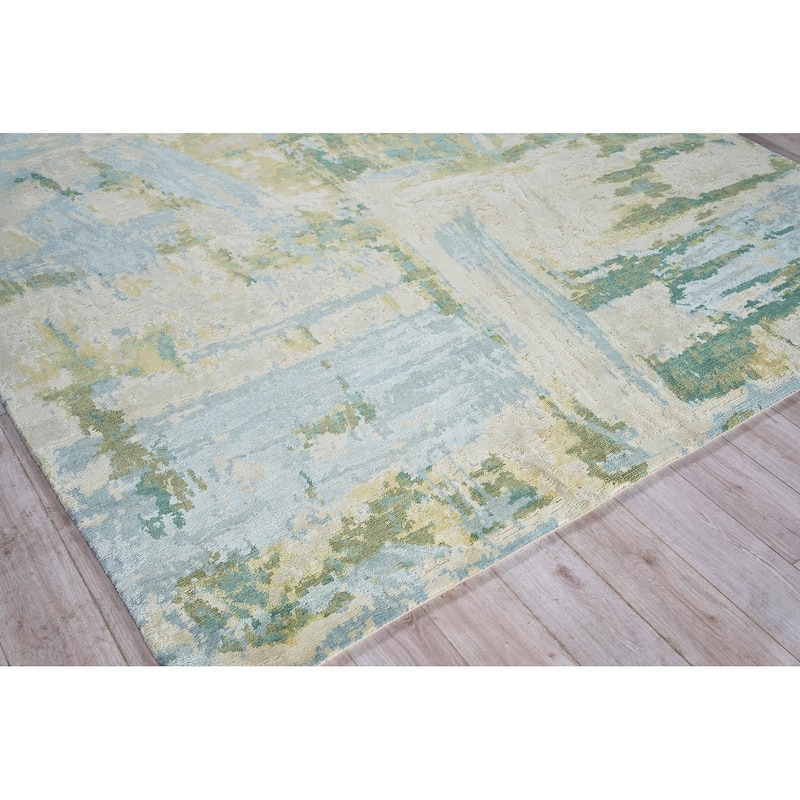 EXQUISITE RUGS Luxury Laureno Hand-knotted Bamboo Silk Ivory/Green Area Rug.