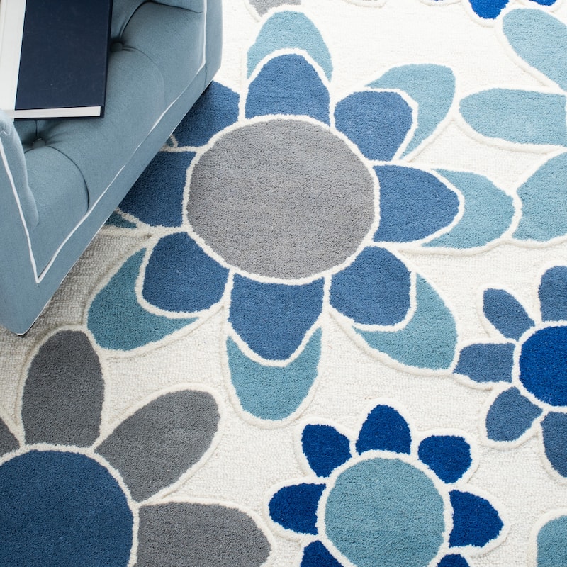 SAFAVIEH Handmade Kids Miens Floral Wool Rug