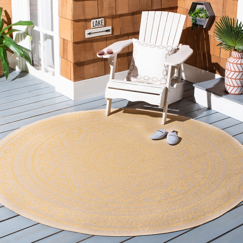 SAFAVIEH Courtyard Jantsje Indoor/ Outdoor Waterproof Patio Backyard Rug - 6'7" Round - Beige/Gold