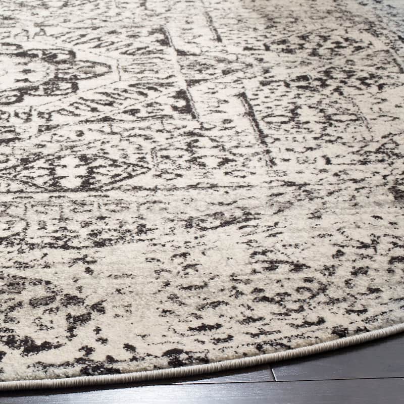 SAFAVIEH Evoke Gioia Vintage Boho Medallion Distressed Rug
