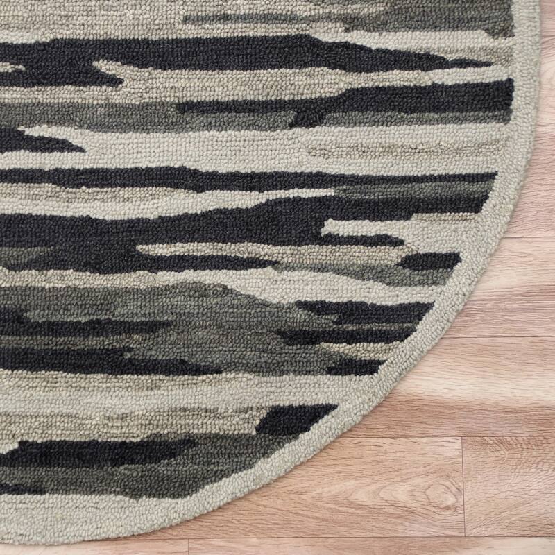 Sevita Distressed Cabin Camouflage Round Rug