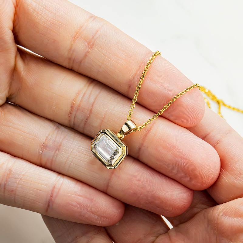 House Of Leon 14K Yellow Gold Bezel Set Solitaire Emerald Cut Diamond Necklace 2.09ct