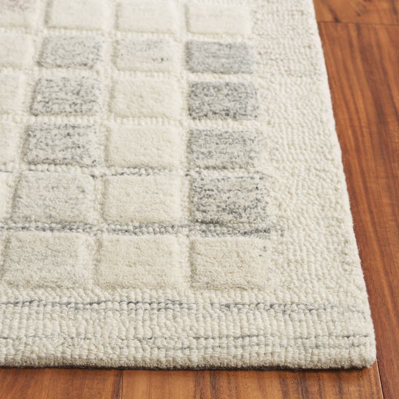 SAFAVIEH Handmade Ebony Rolande Wool Rug