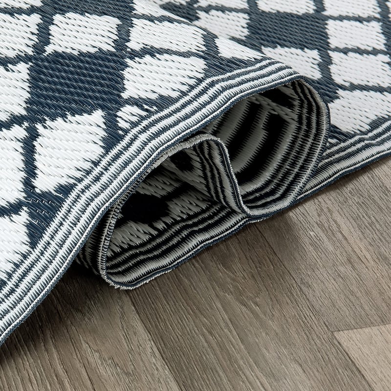World Rug Gallery Contemporary Bohemian Geometric Reversible Recycled Plastic Outdoor Rugs