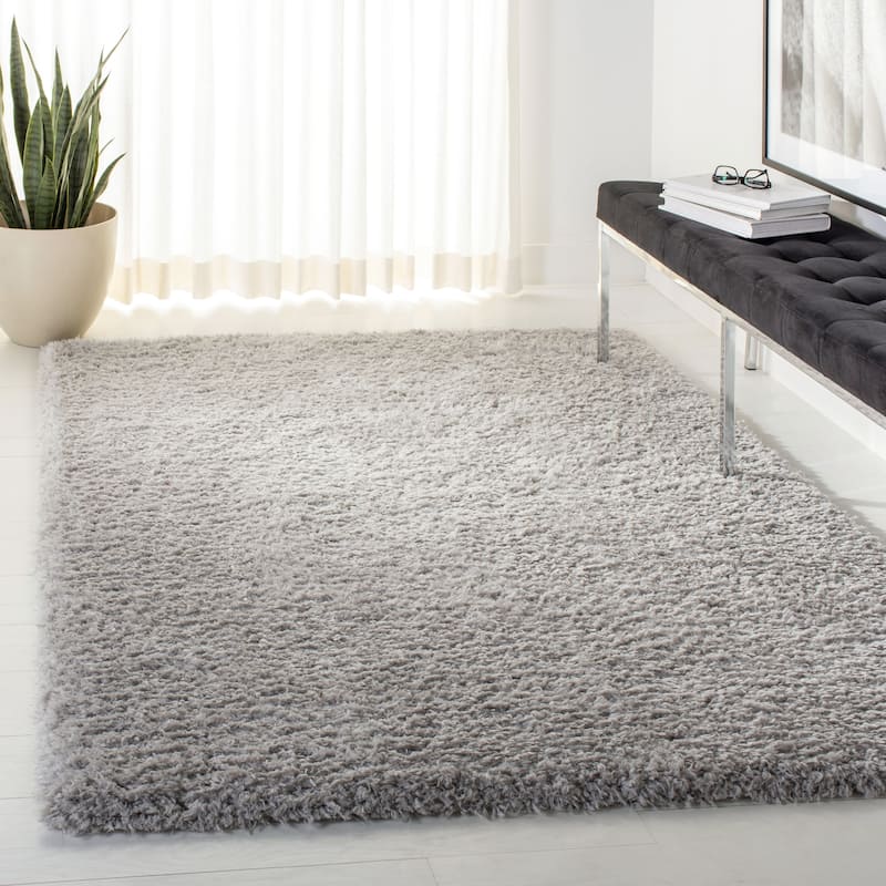 SAFAVIEH Flokati Vojsava Shag Solid Rug - 5'3" x 7'6" - Light Grey
