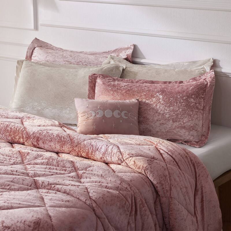 Intelligent Design Isabel Velvet Comforter Set