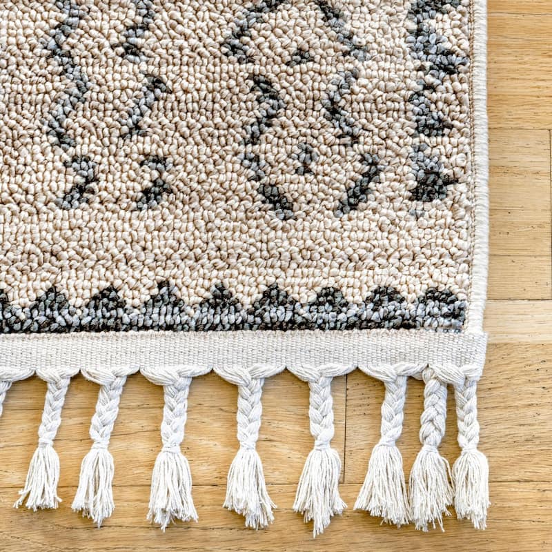 Nuloom Geometric Akua Ethnic Bands Tassel Area Rug