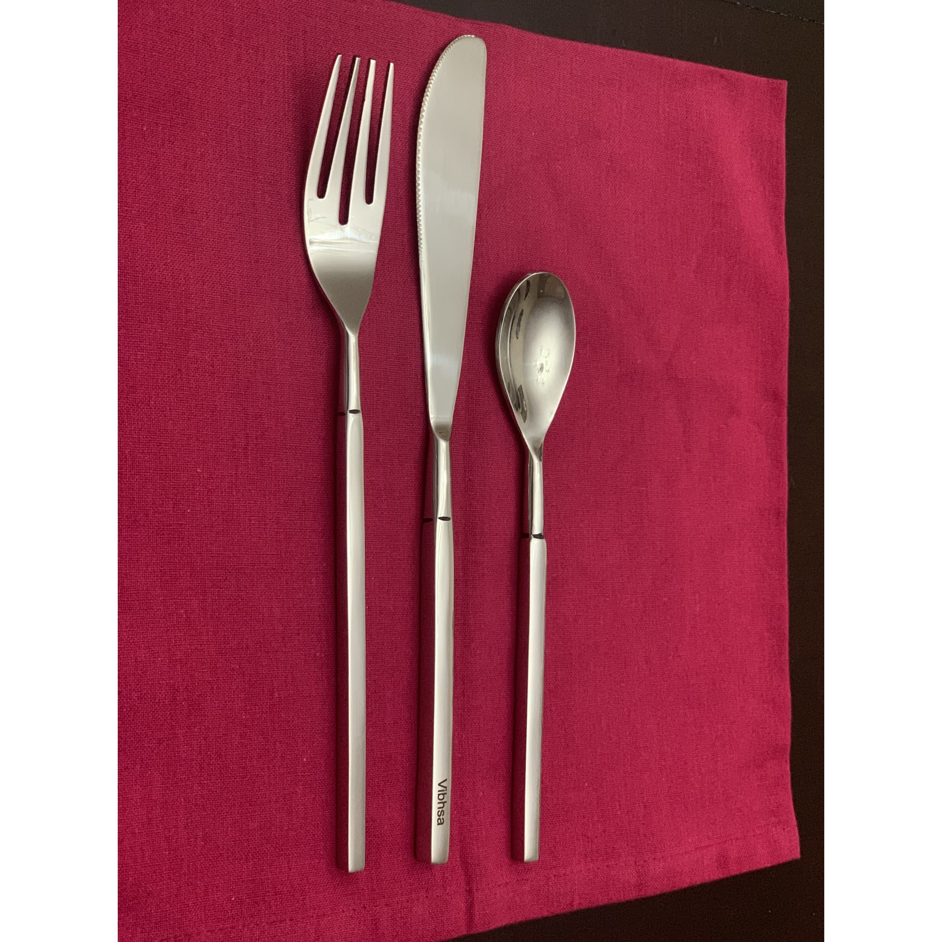 Vibhsa 18PC Flatware Set (Dinner Knife, Dinner Fork, Dessert Spoon