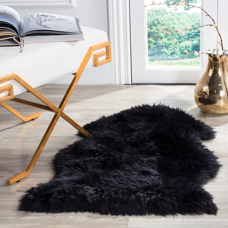 SAFAVIEH Handmade Natural Sheepskin Leanca 3.4-inch Thick Rug - 2' x 3' - Midnight Black - Rectangle