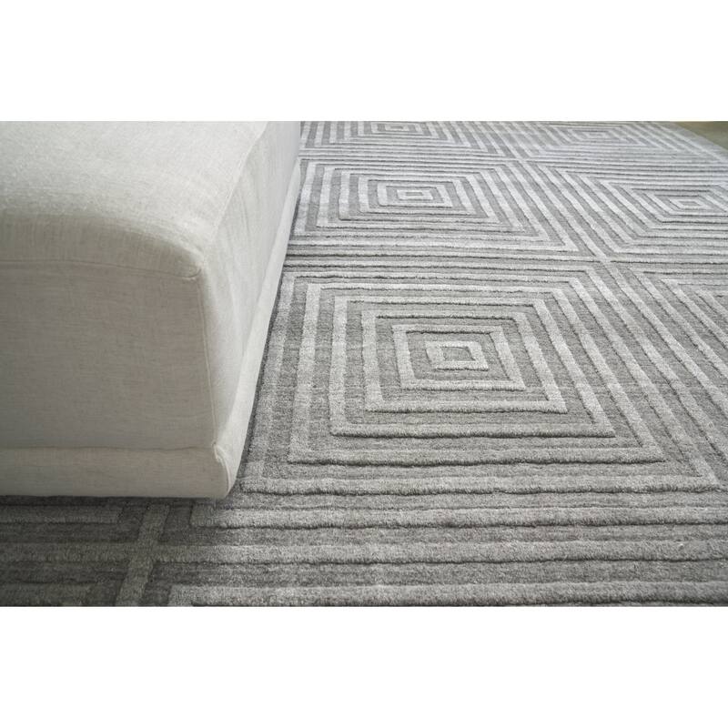 EXQUISITE RUGS Castelli Hand-loomed Bamboo Silk/Wool Grey Area Rug.