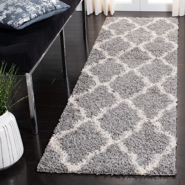 SAFAVIEH Dallas Shag Giusy Trellis 1.5-inch Thick Rug - 2'3" x 20' Runner - Grey/Ivory