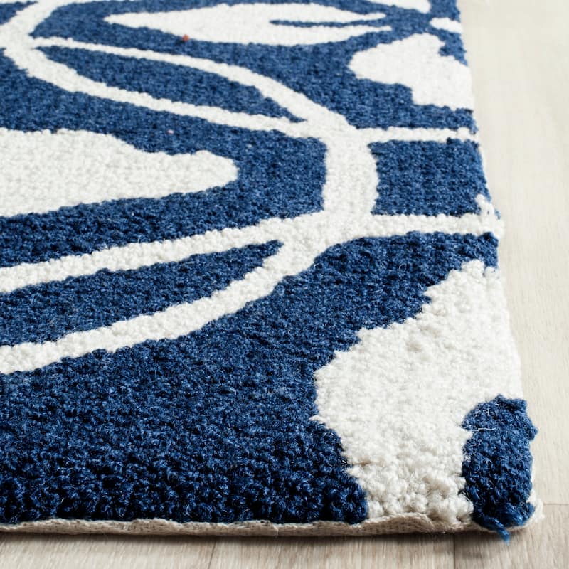SAFAVIEH Handmade Four Seasons Dedde Floral Rug