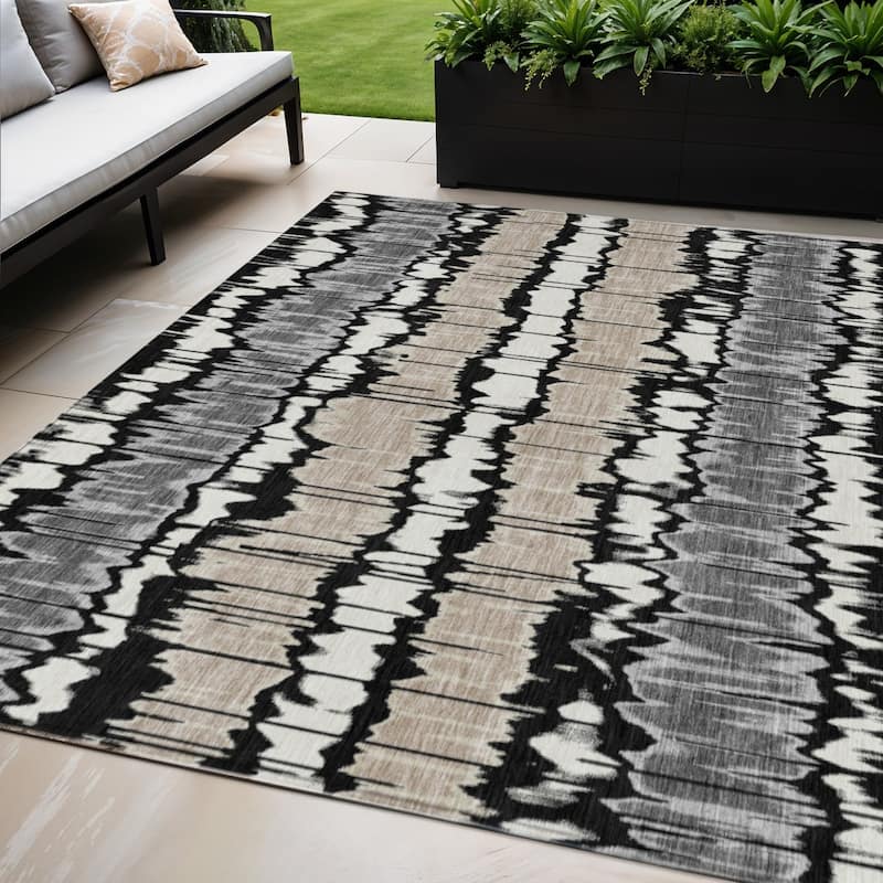 HomeRoots Striped Transitional Rectangle Outdoor Rug - 5' X 8'