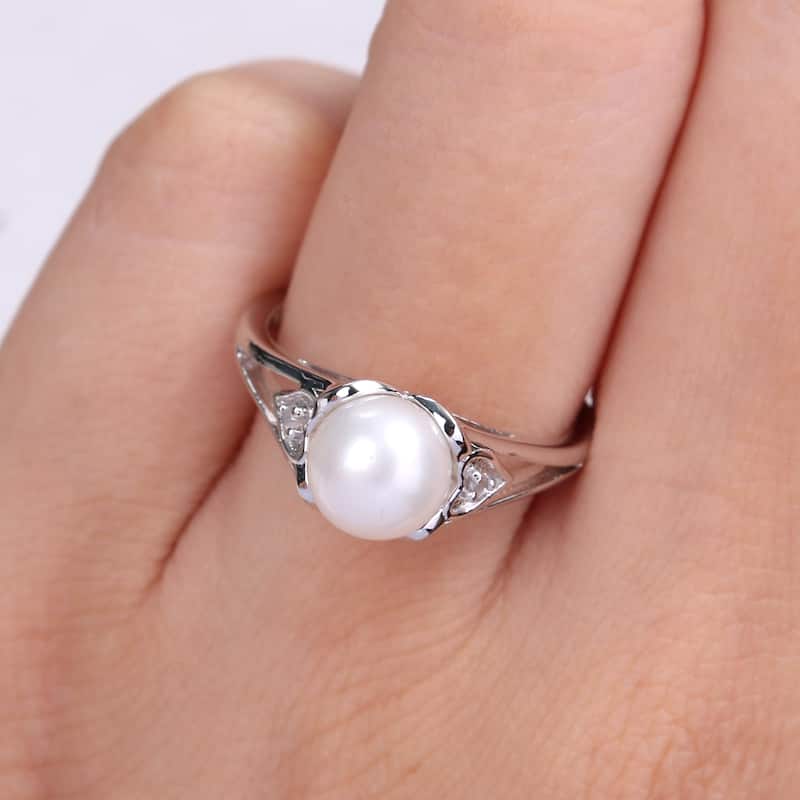 Miadora Sterling Silver Cultured FW Pearl & Diamond Accent Solitaire Split Shank Ring (7-7.5mm)