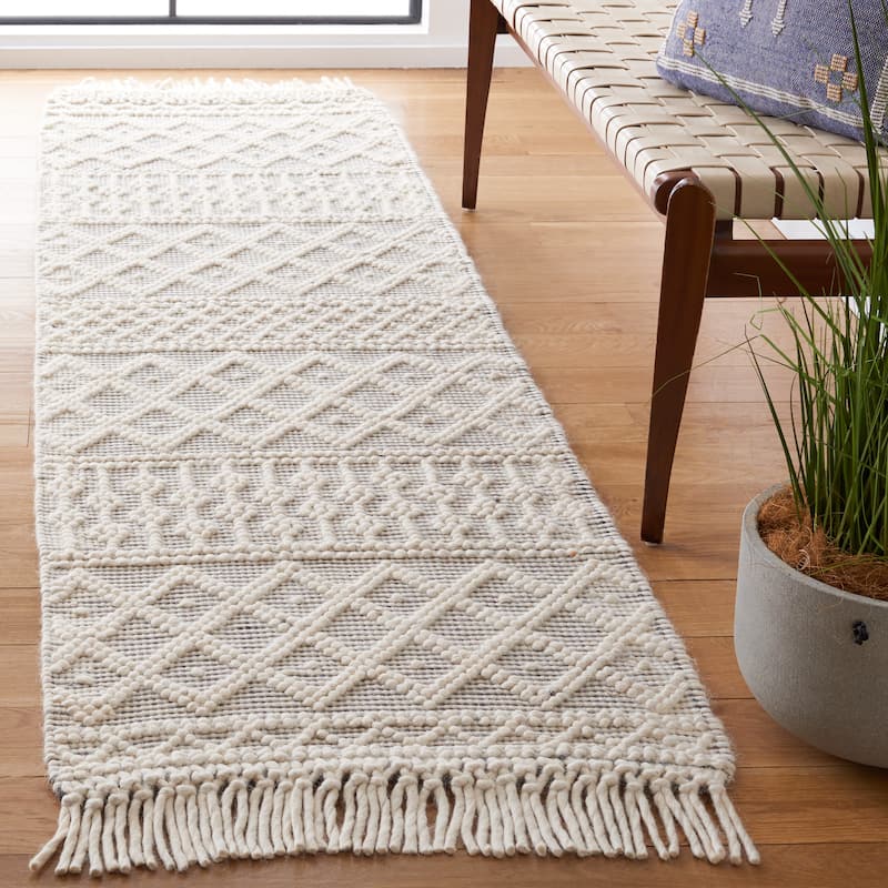 SAFAVIEH Handmade Natura Velitchka Wool Fringe Rug - 2'3" x 8' Runner - Ivory/Grey