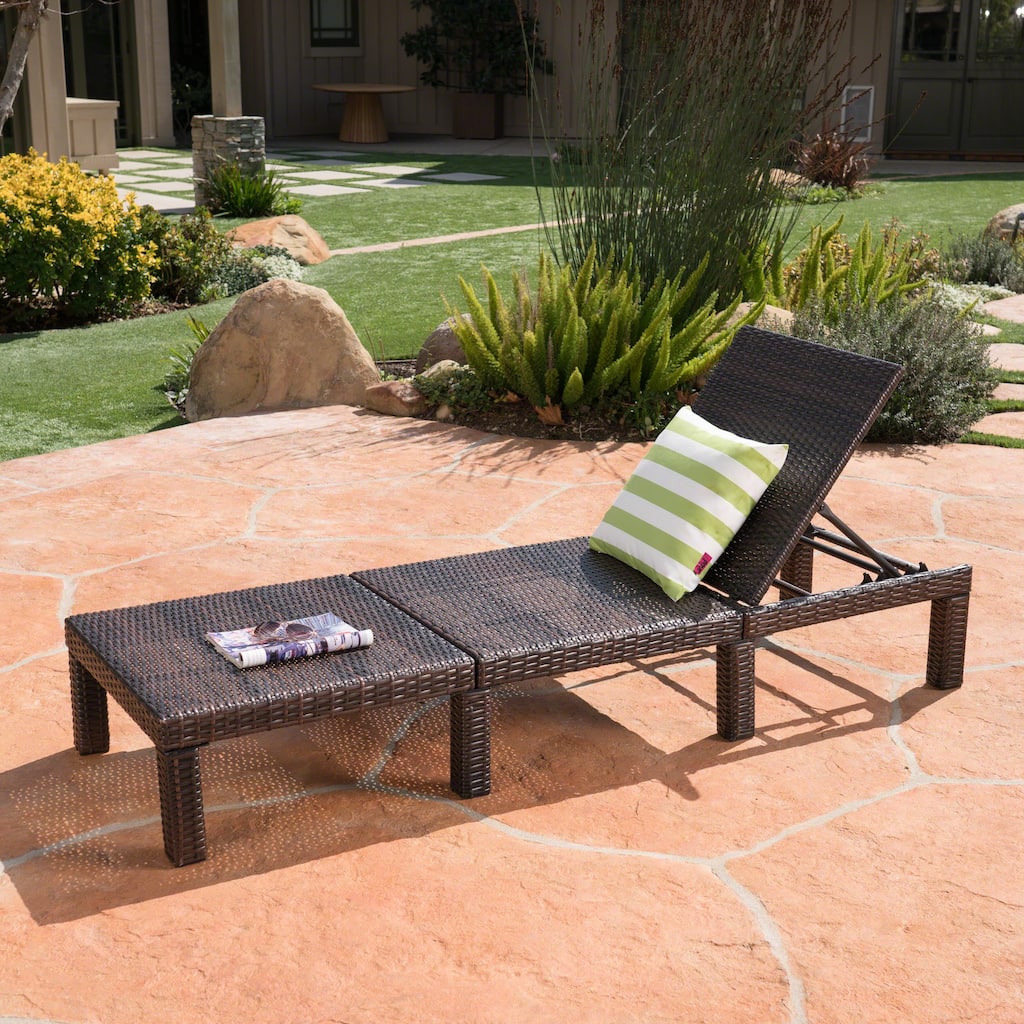 Modern Outdoor Rattan Chaise Lounge Chair Patio Reclining Chair with Adjustable Backrest for Poolside