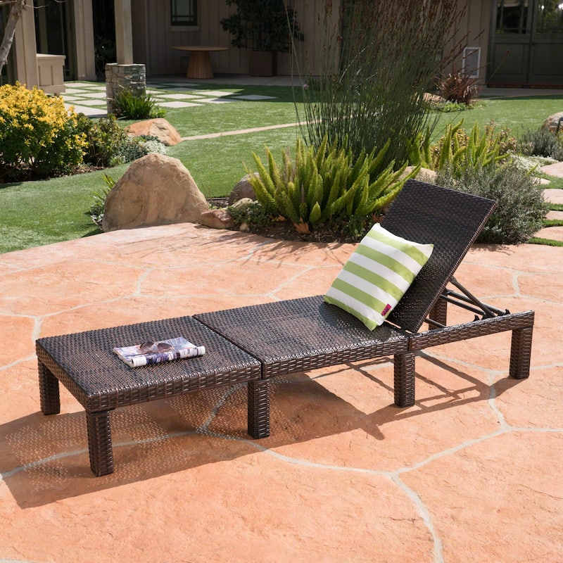 Outdoor Wicker Reclining Chair with Adjustable Backrest, Patio Chair Weather-Resistant Chaise Lounge Chair