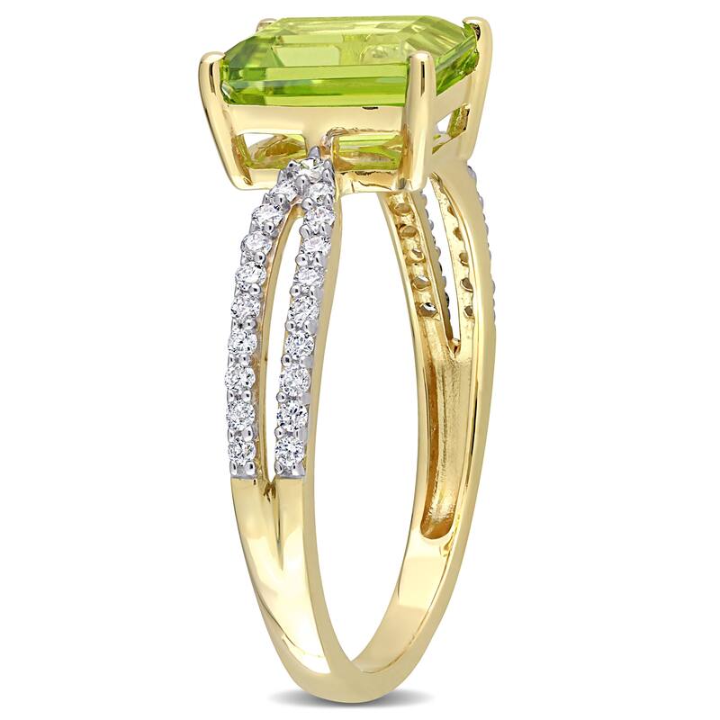 Miadora Octagon-cut Peridot and 1/5ct TDW Diamond Split Shank Cocktail Ring in 14k Yellow Gold