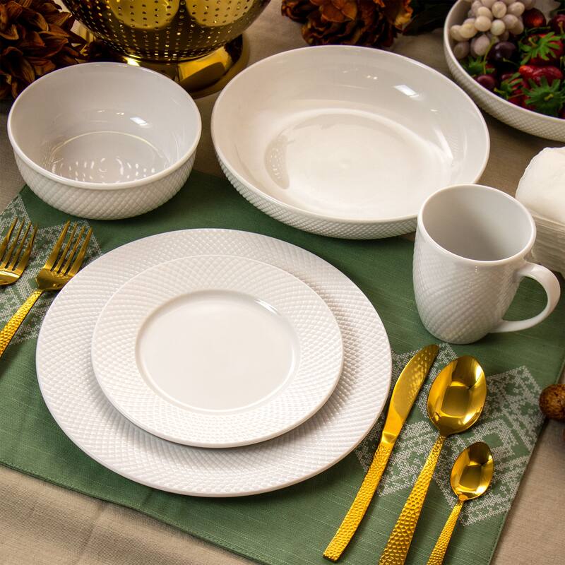 Diamond Edge Round Dinnerware 18 Piece Set in Daisy