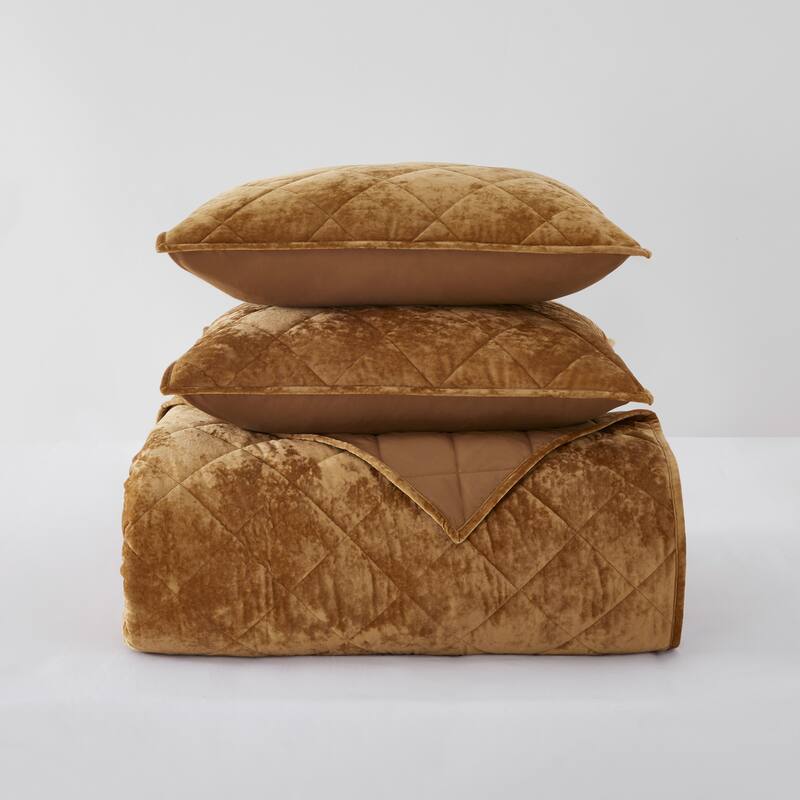 Wonderful Diamond Velvet 3 Piece Quilt Set