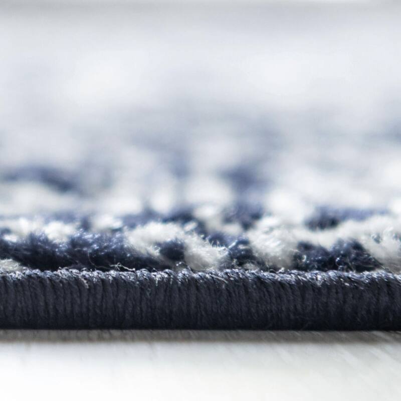 Traditional Brenda Collection Area Rug