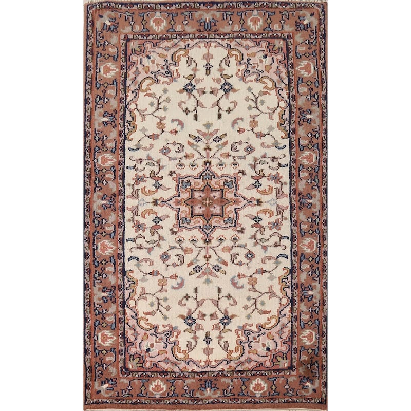 Hand Knotted Oriental 100% Wool Carpet Traditional Medallion Beige & Ivories Sarouk Area Rug - 5' 5'' X 2' 11''