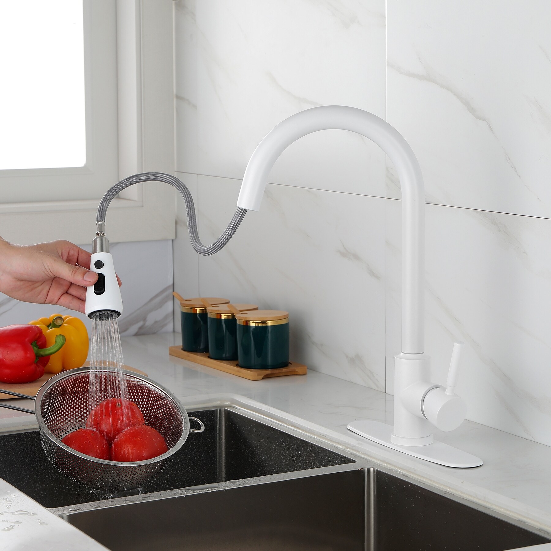 Lead Free Brass Kitchen Faucet with Pull Down Sprayer White