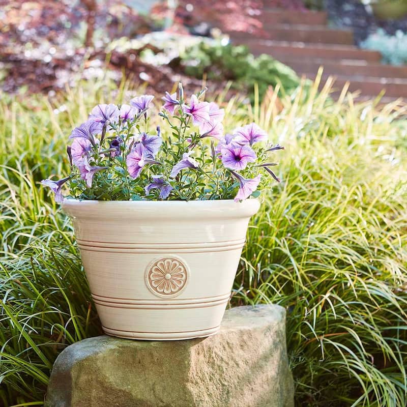 Southern Patio Modesto Handcrafted Composite Planter