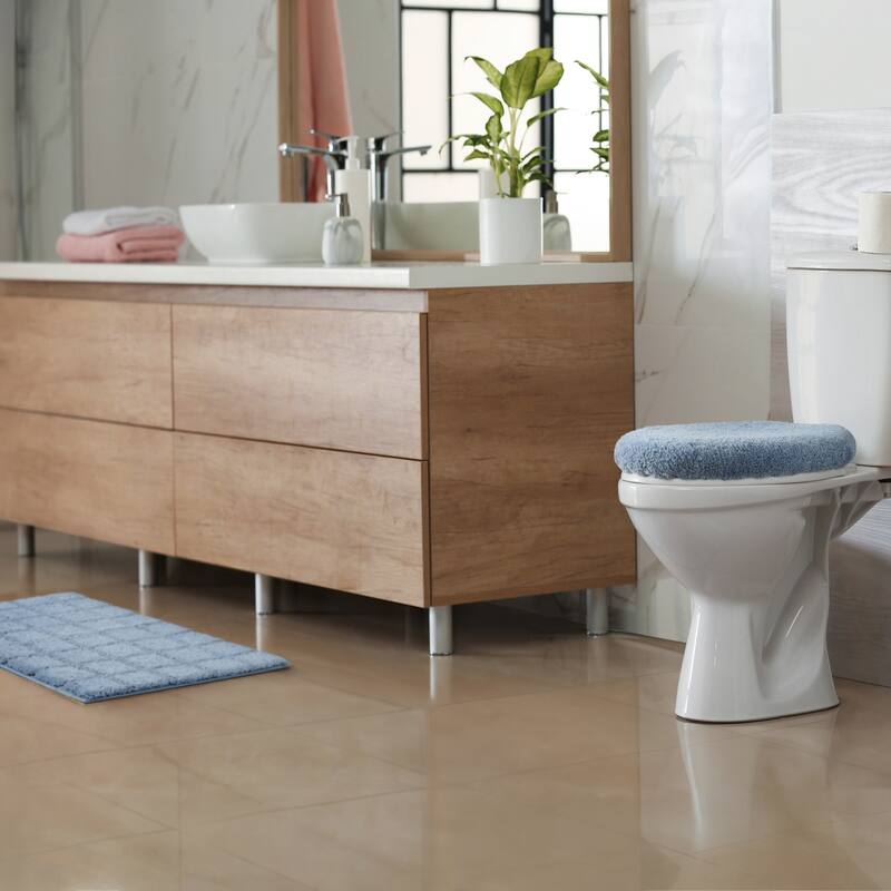 TOWN & COUNTRY EVERYDAY Ultra Plush Solid Tufted Toilet Lid Cover, Soft and Absorbent, Non-Slip Cover, Machine Washable