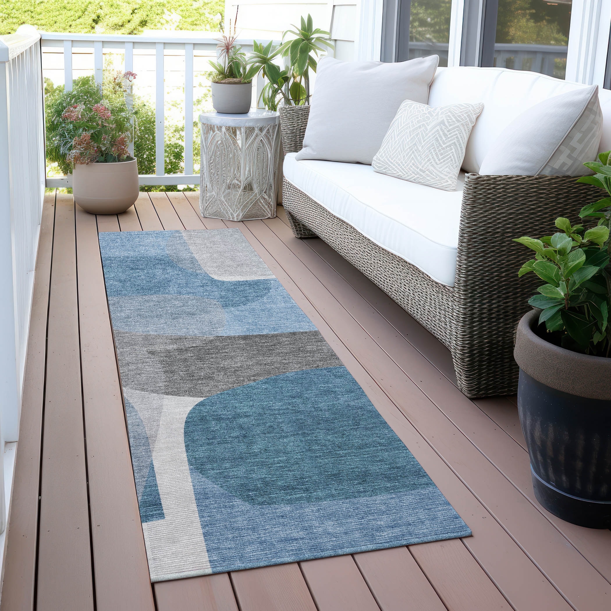 Machine Washable Indoor/Outdoor Contemporary Charm Chantille Rug