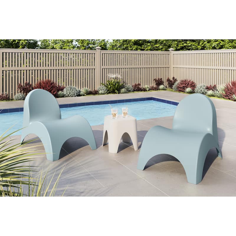 Angel Trumpet Chairs with Mallorca side table - White