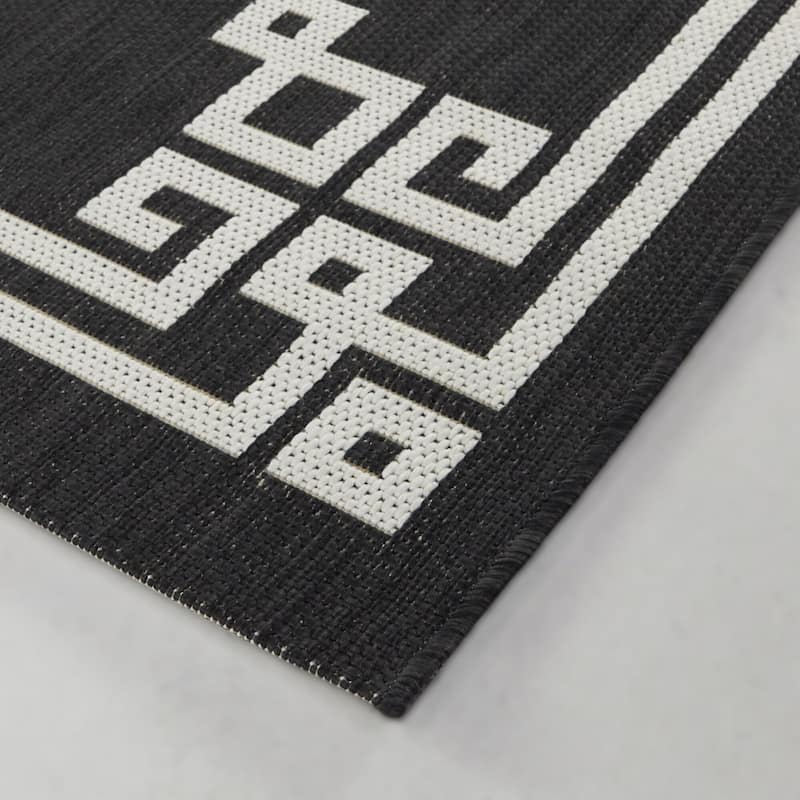 Haines Transitional Border Indoor/Outdoor Area Rug