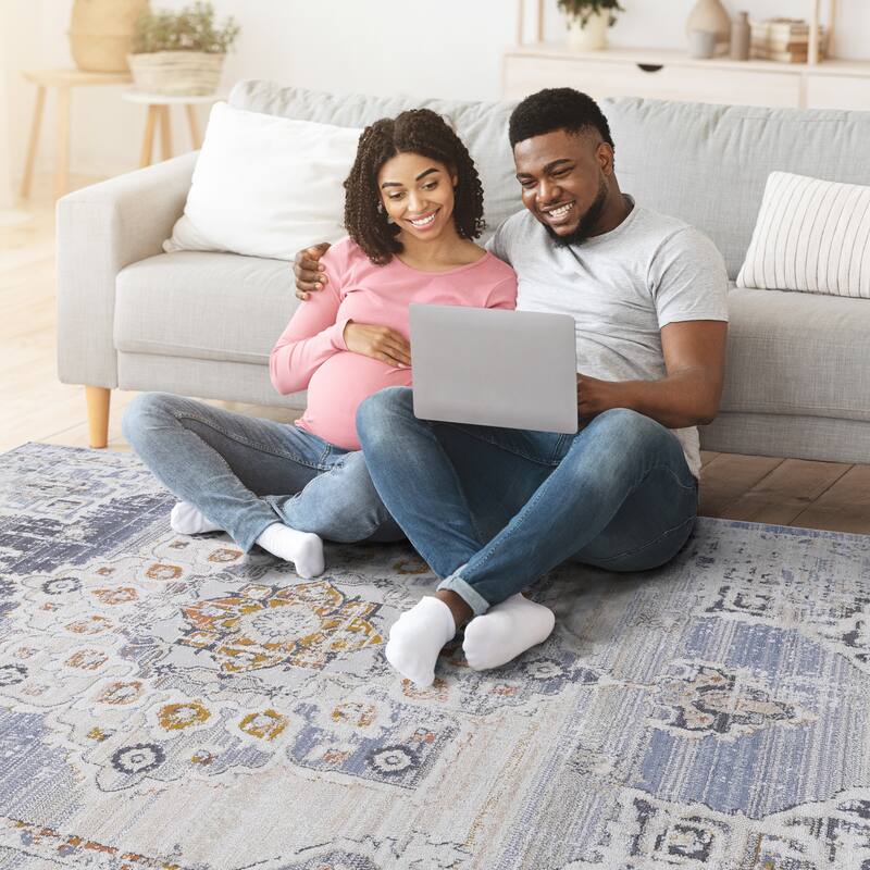 PAYAS Collection Cream / Gold / Medallion Non-Shedding Runner Rug