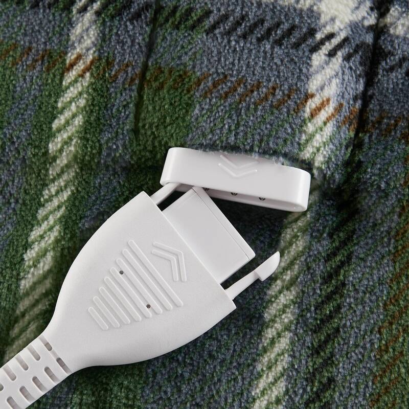 Woolrich Print Plush to Sherpa Heated Throw