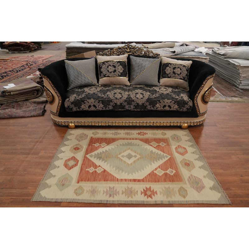 Hand Woven Southwestern Wool Beige Geometric Area Rug - 5' 9'' X 4' 0''