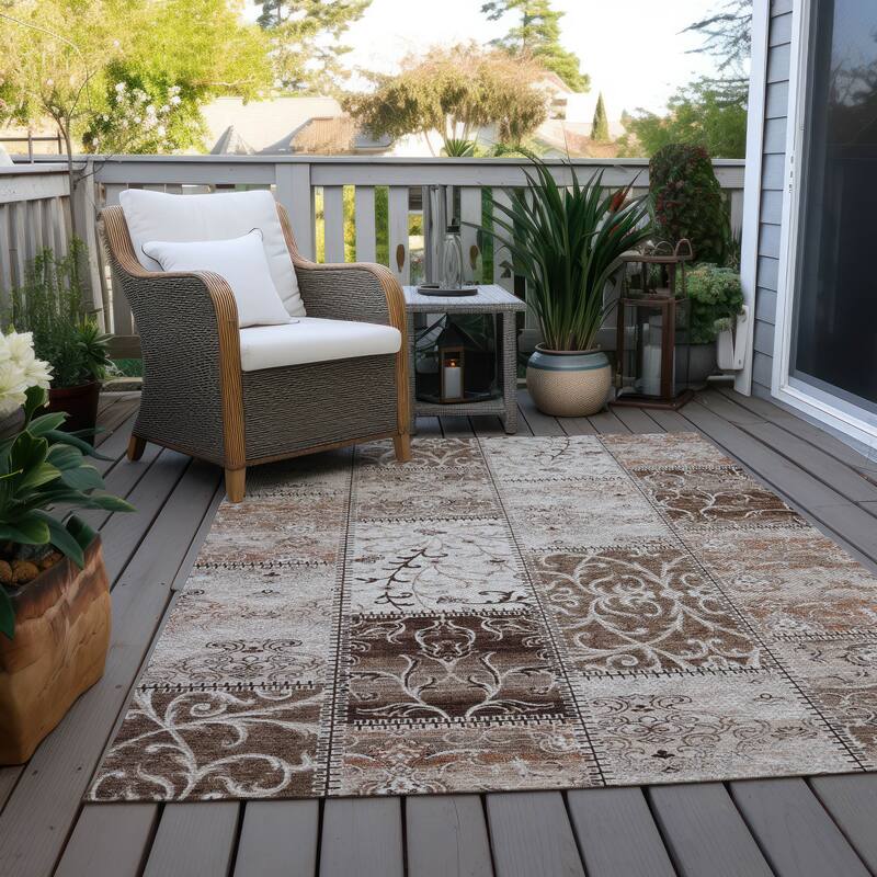 Machine Washable Indoor/ Outdoor Traditional Patchwork Chantille Rug